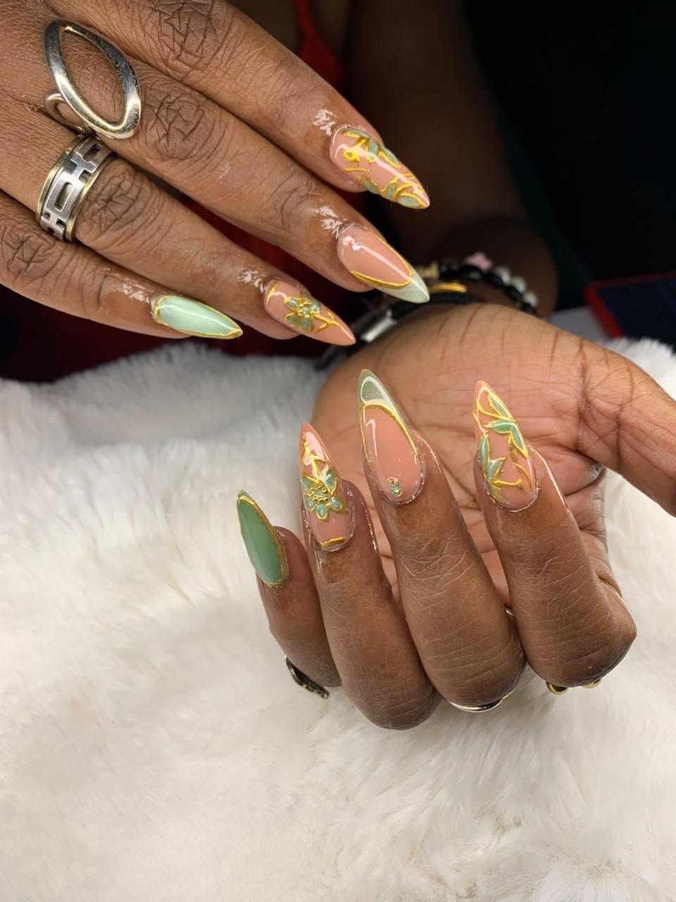 Pose d'ongles décorés